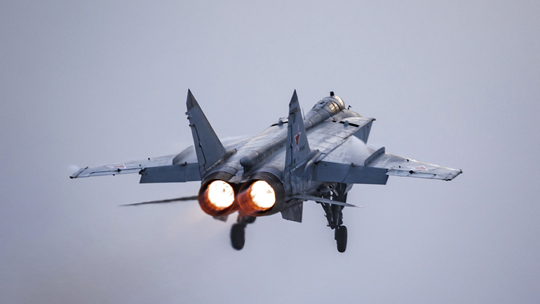 Συντριβή ρωσικού αεροσκάφους πάνω από τη χερσόνησο Καμτσάτκα – Προσπάθειες να εντοπιστεί το πλήρωμα